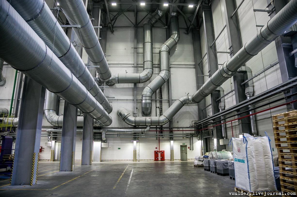 Воздуховоды вентиляции в промышленном здании